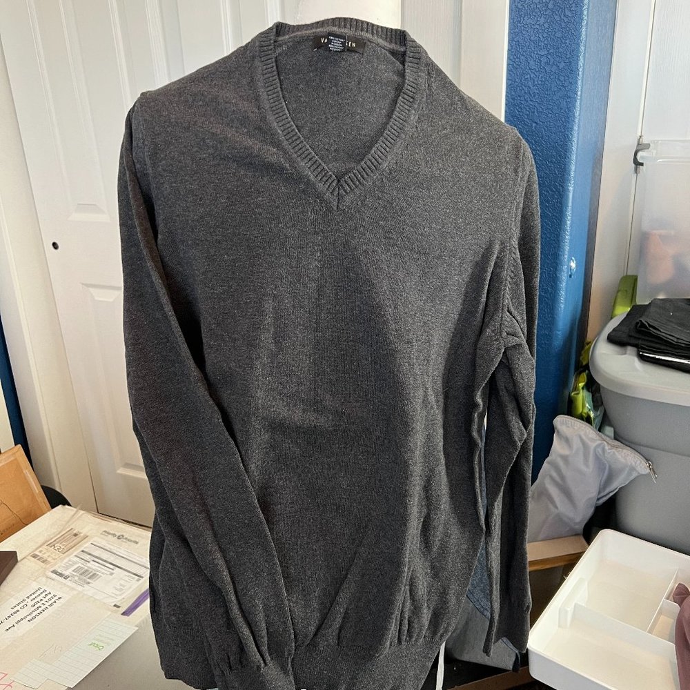 Van Heusen Charcoal Grey V-Neck Sweater sz M